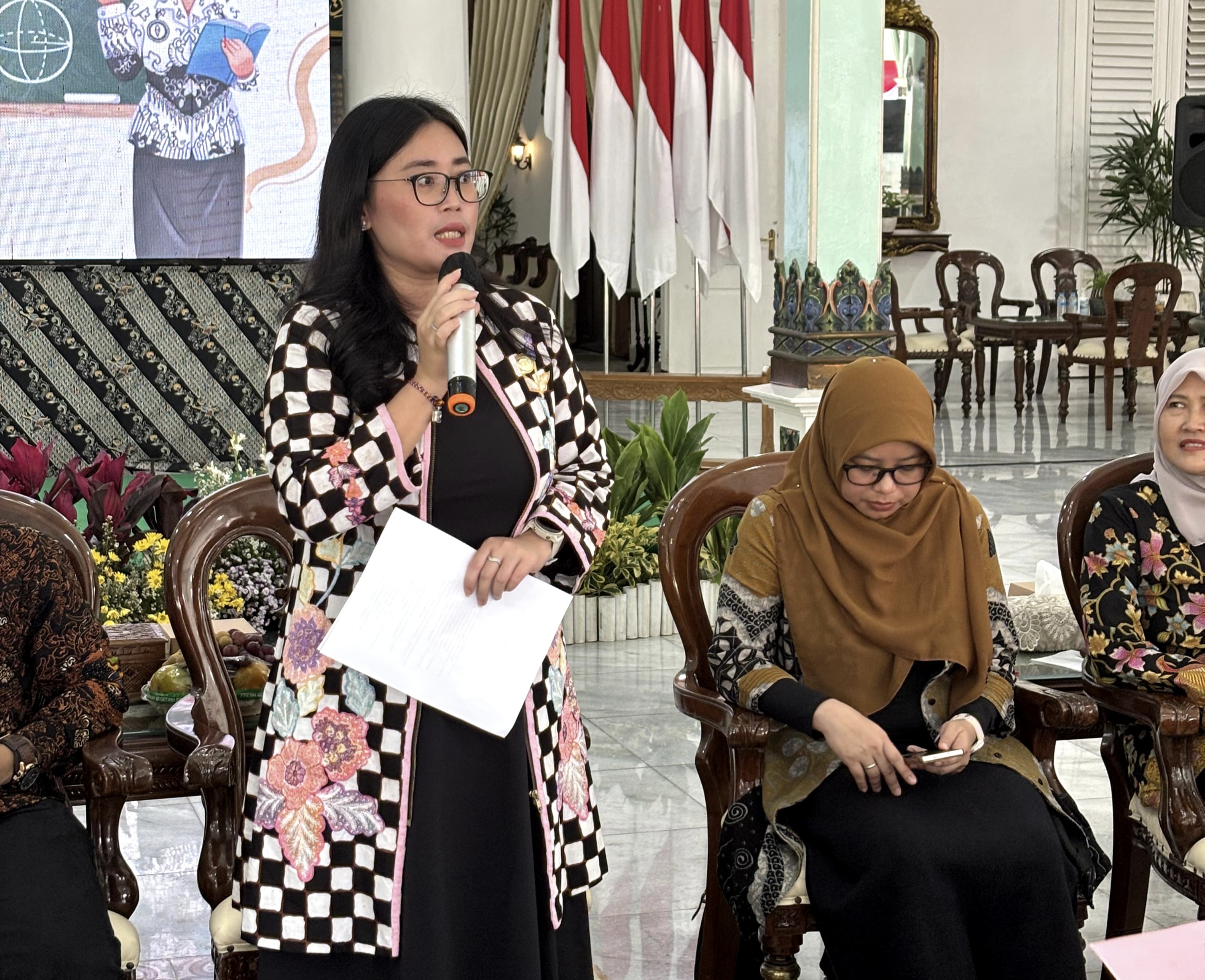 OJK Kediri Bersama Pemkab Madiun Edukasi Siswa Menabung Sejak Dini