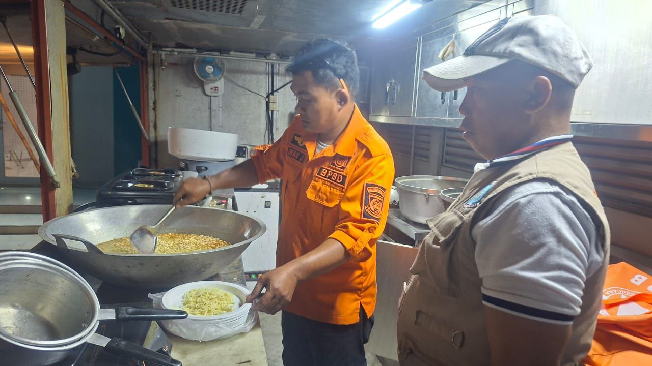 BPBD Tangsel Buka Dapur Umum Layani Korban Kebakaran Asrama Polsek Serpong