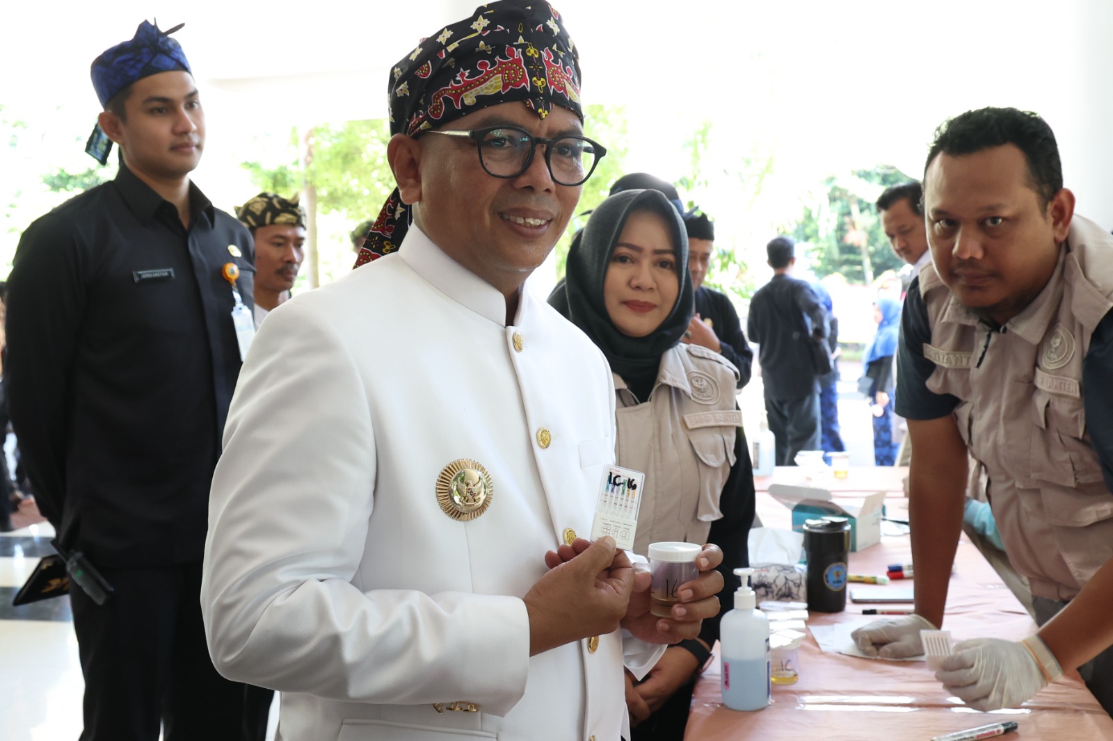 Momen HUT Ke-25 Provinsi Banten, Gubernur Andra Soni Beri Teladan dengan Ikut Tes Urine ASN