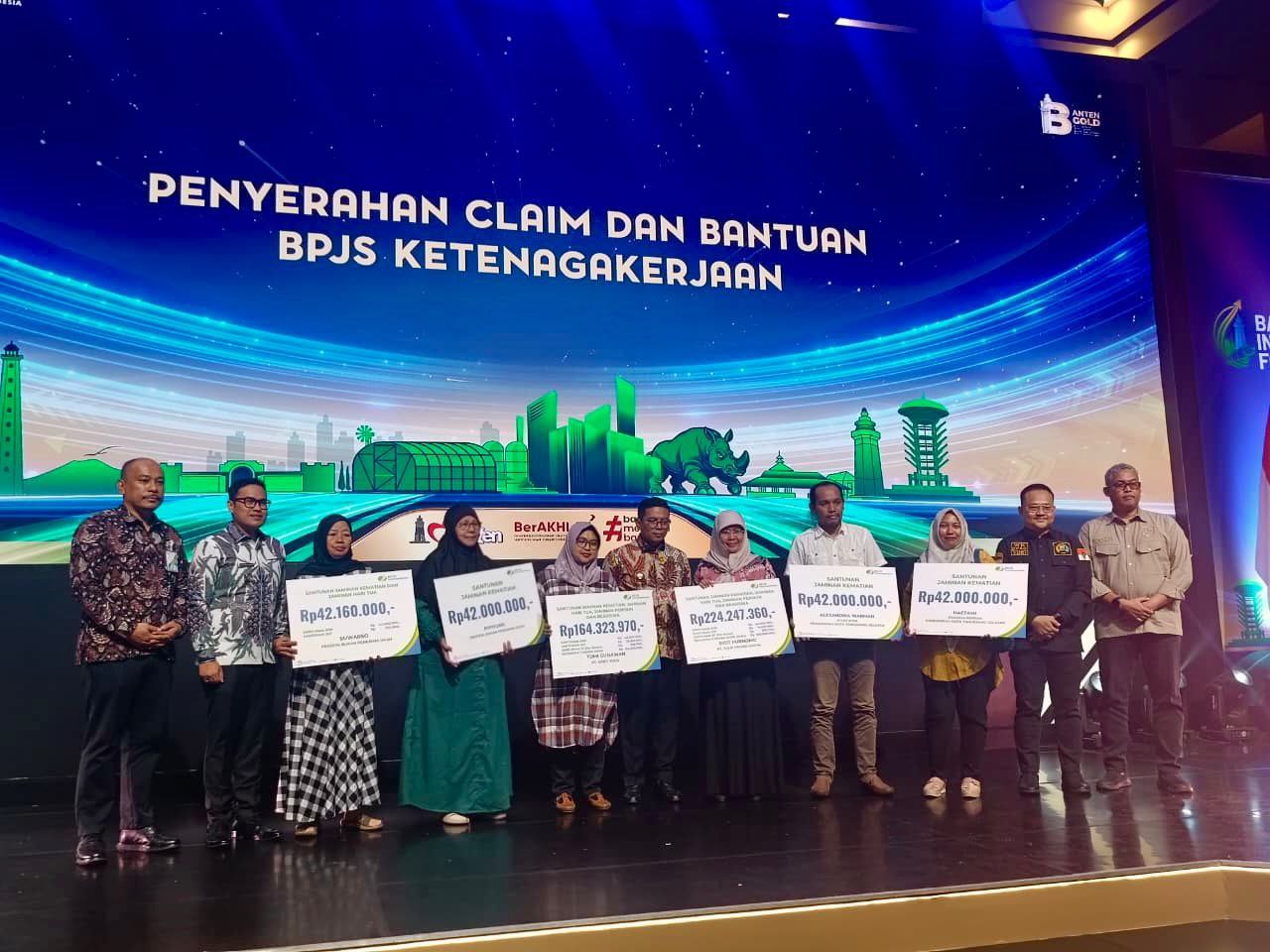 Gubernur Banten Andra Soni Serahkan Santunan BPJS Ketenagakerjaan, Alexa Atlet Tinju Wanita Pergi Selamanya