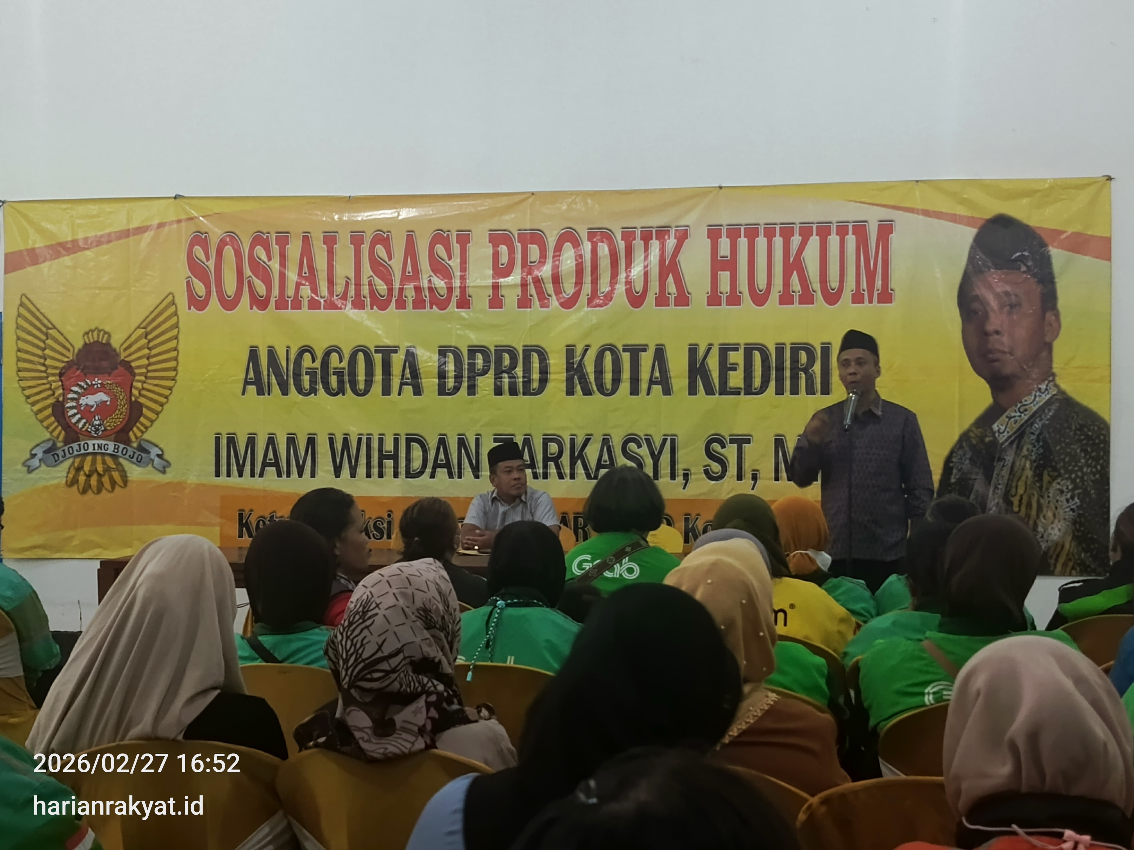 Sosialisasi Hukum, Anggota DPRD Kota Kediri Ajak Ojol Tertib Lalin