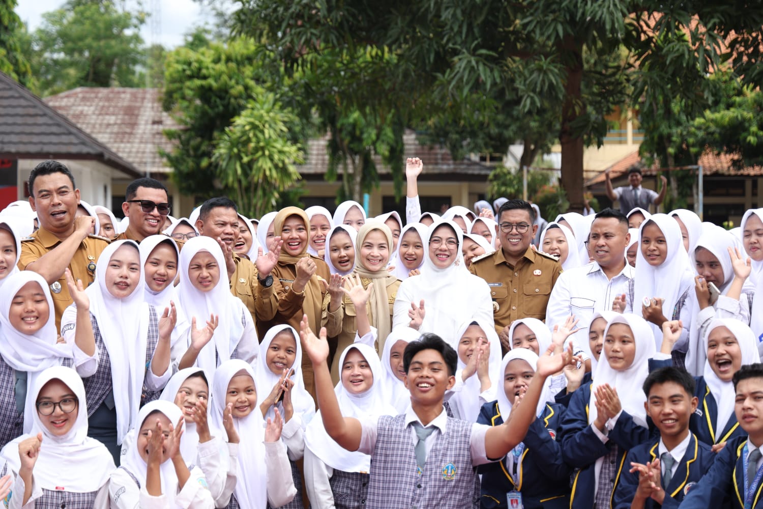 Program Sekolah Gratis Banten Ringankan Beban Warga, Begini Responnya