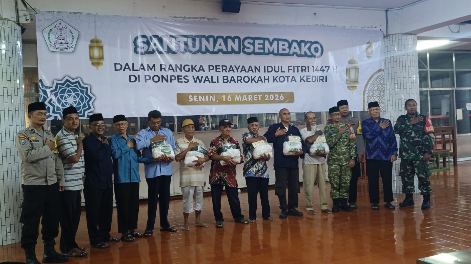 Ponpes Wali Barokah Kediri Bagikan 750 Paket Sembako
