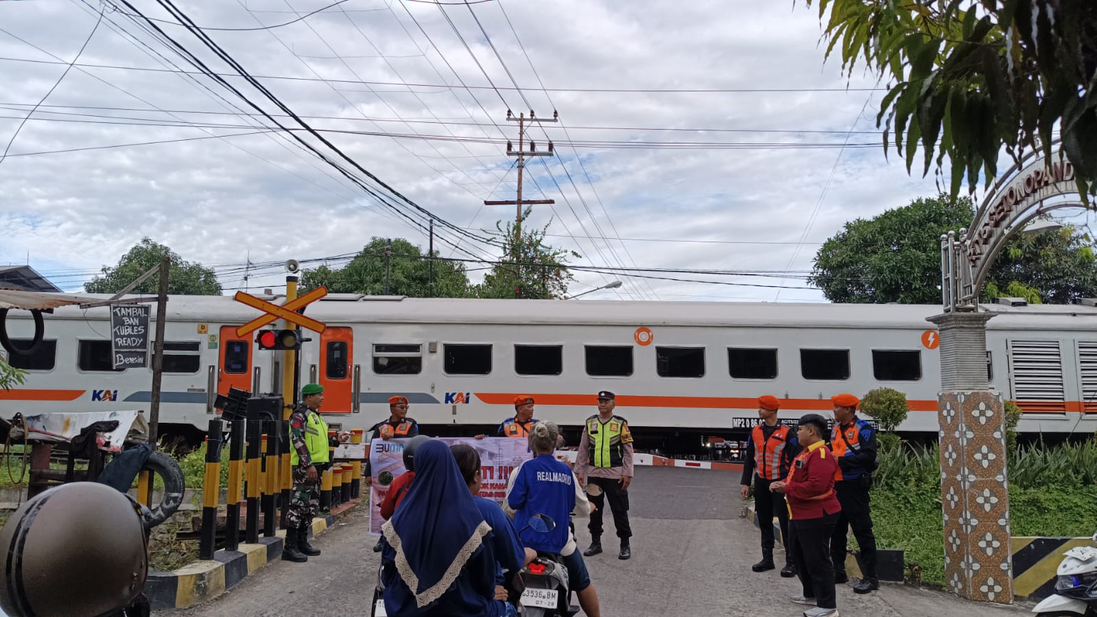 Dua Pengguna Jalan Tertemper Kereta Api di Daop 7 Madiun
