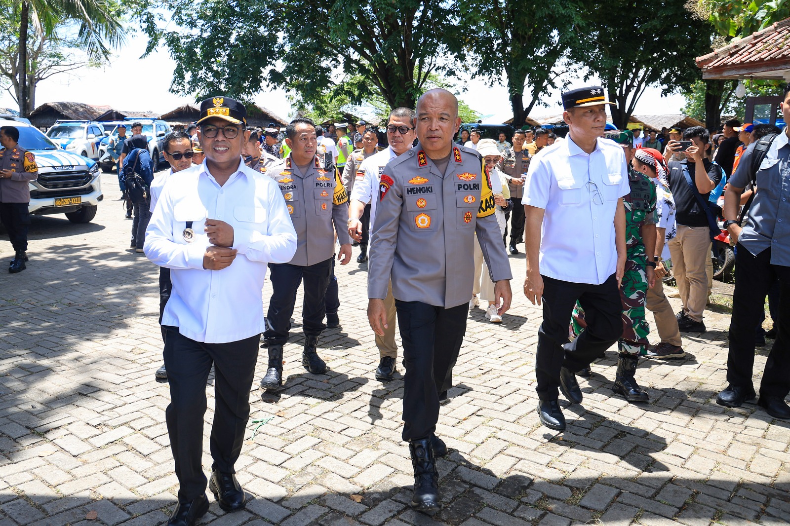 Pantai Anyer Diserbu Wisatawan, Andra Soni Perketat Pengamanan