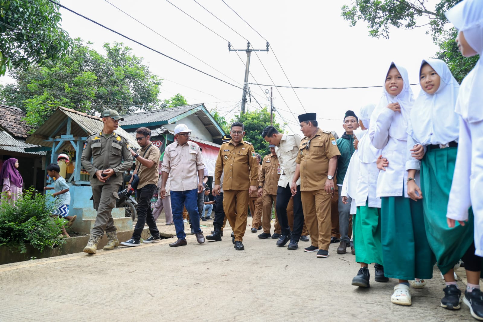 Bang Andra Bangun Jalan Desa Pandeglang Majau Mekarwangi