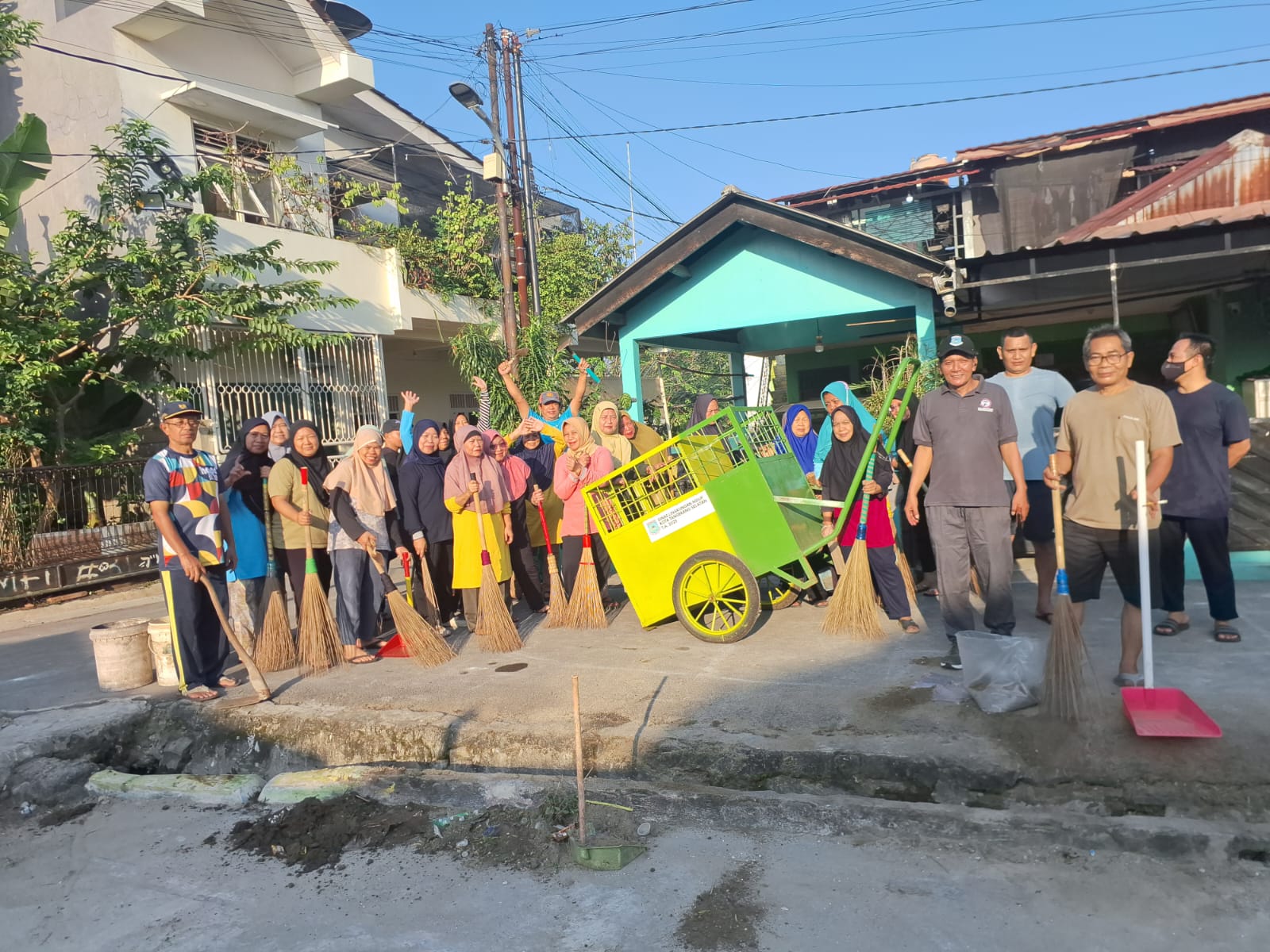 Kerja Bakti RW 03 Cempaka Putih Tangsel Cegah DBD